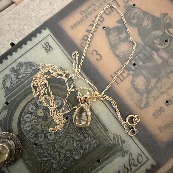 14kt solid gold twisted Singapore rope chain necklace with pear cut pendant - Picture 5 of 8